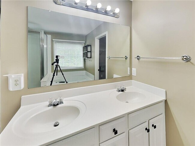 Building Photo - 2639 Hooch Ct