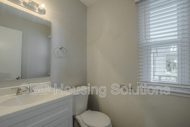 Building Photo - 3606 N Delaware St