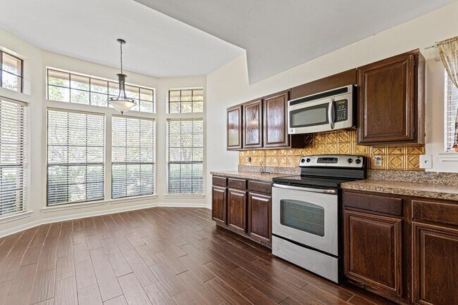 Building Photo - 8814 Pine Forest Dr