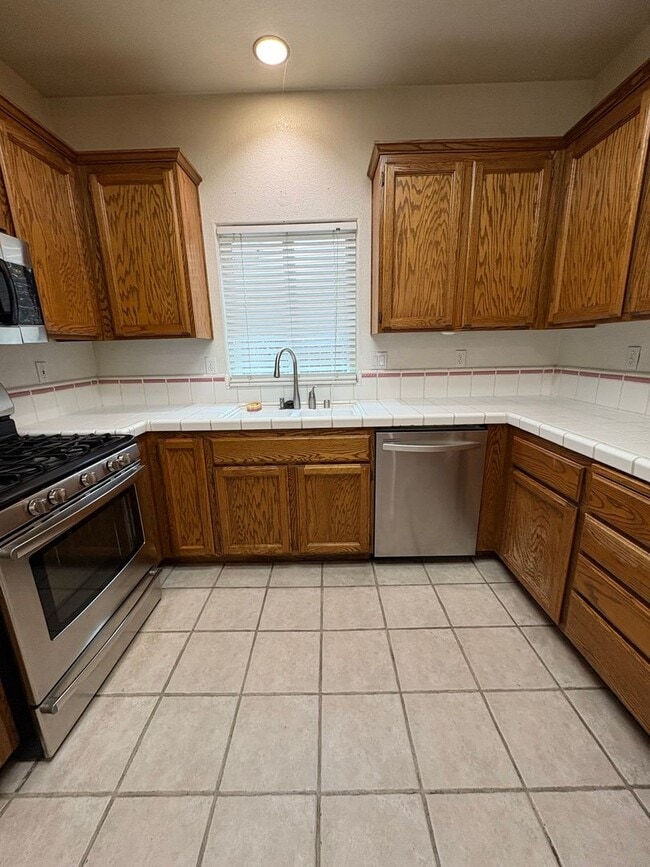 Building Photo - 3 Bedroom Home