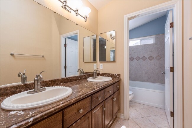 Building Photo - NW single story with four bedrooms and large backyard