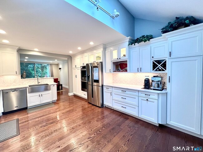 Building Photo - 32 Regents Pk