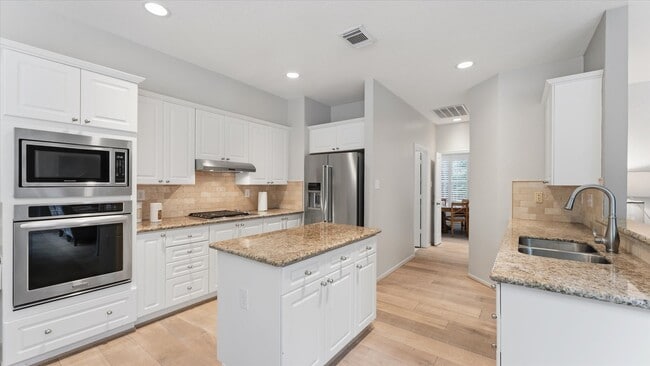 Building Photo - 34 Candle Pine Pl