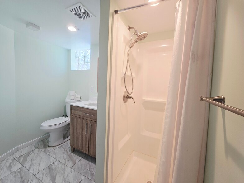 Basement Bathroom - 6323 Heitzler Ave