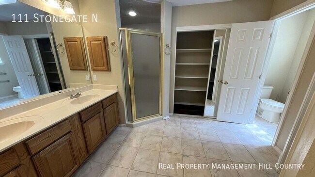 Building Photo - 111 Stonegate N