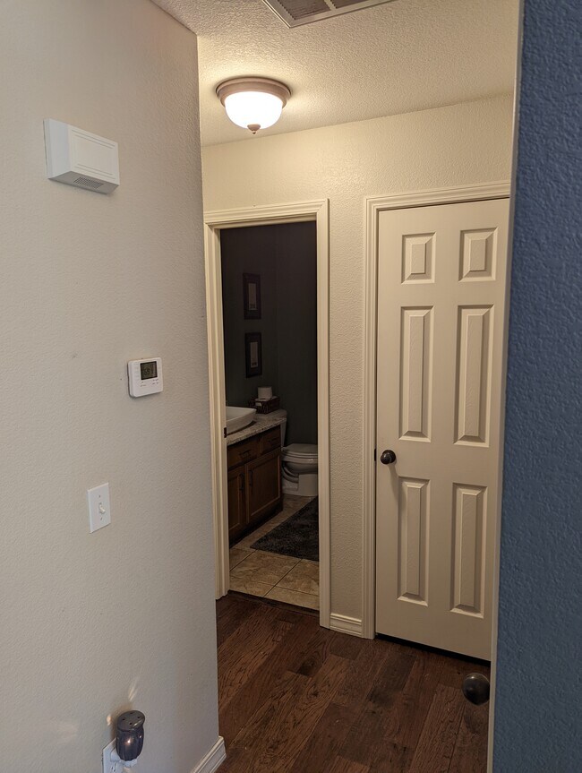 Building Photo - 22 Lyndhurst Dr