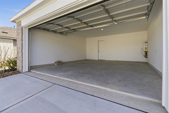 Building Photo - 19747 US-59