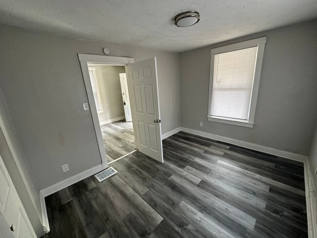 Building Photo - 6262 Simpson Ave