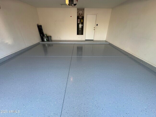 Building Photo - 1115 E Elm Rd