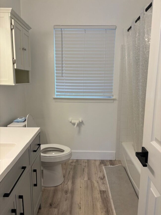 Building Photo - STUNNING LAKE VIEWS, BRIGHTON 3 BEDROOM HOME