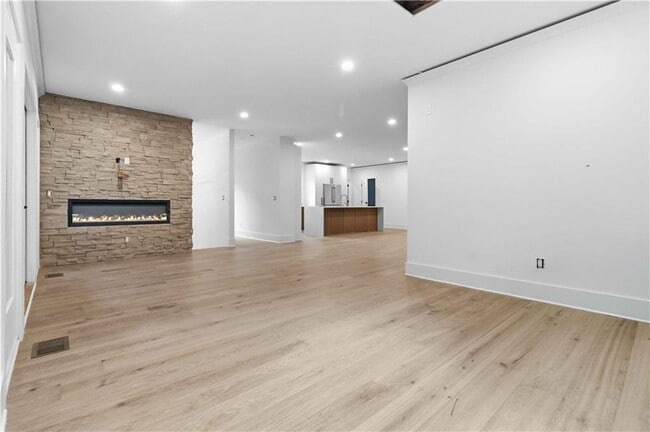 Building Photo - 3196 Towerview Dr NE