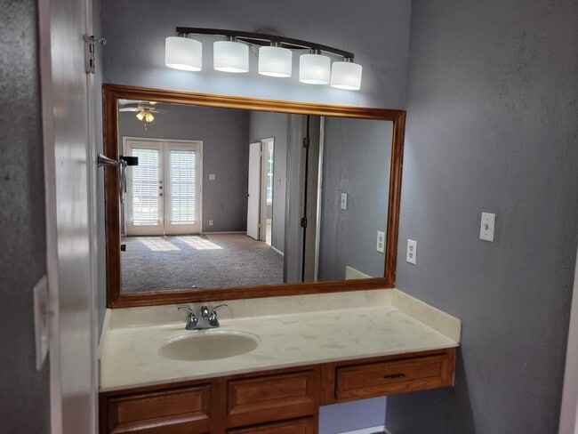 Master bedroom vanity - 8801 Clearbrook Trail