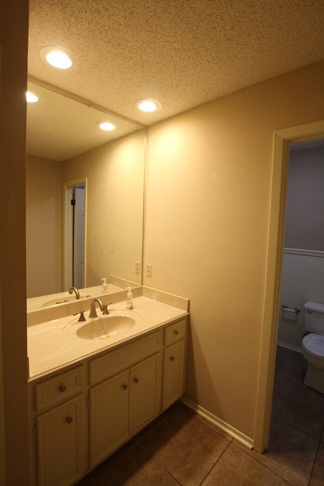 Building Photo - 3-bedroom, 2-bathroom gem!