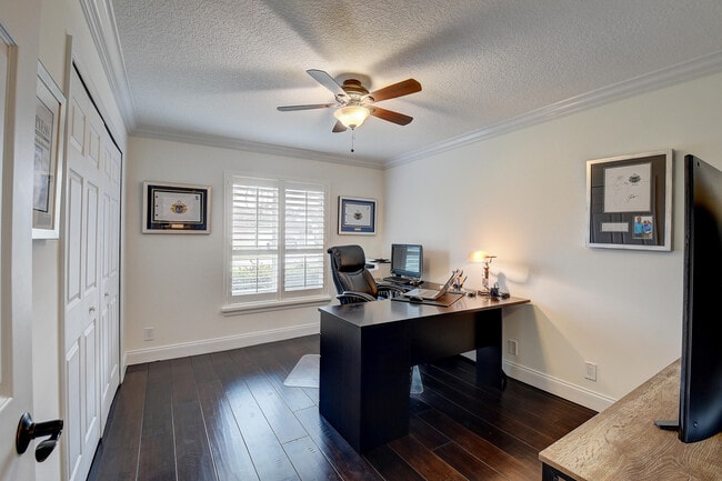 Building Photo - 5075 Marina Cir