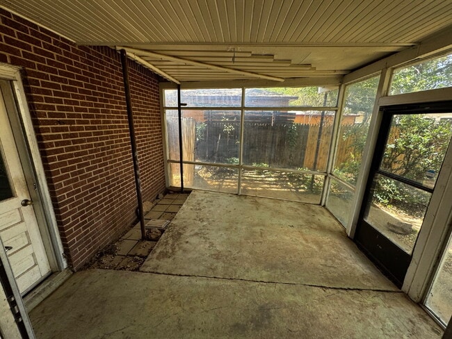 Building Photo - Spacious Home With Sun-room Located Within...