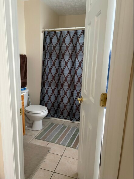 Building Photo - 465 Oaktree Blvd