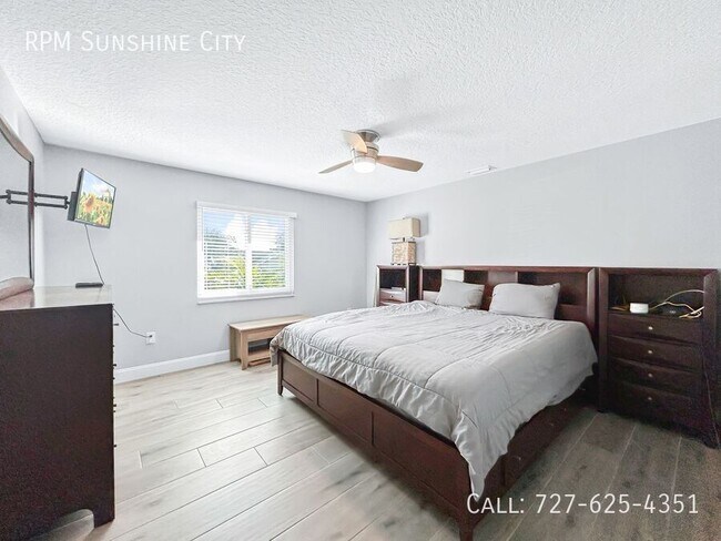 Building Photo - 3033 Pineview Dr