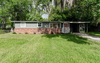 Building Photo - "Cozy 3-Bedroom Gem with a Gated Private B...
