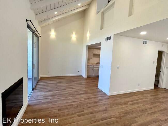Building Photo - 2 br, 2.5 bath House - 140 Coop St