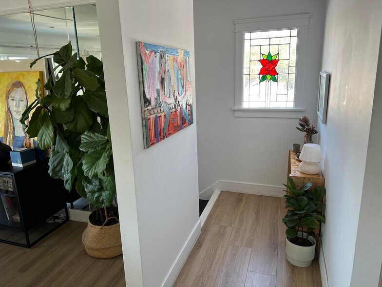 Foyer - 912 Sanborn Ave