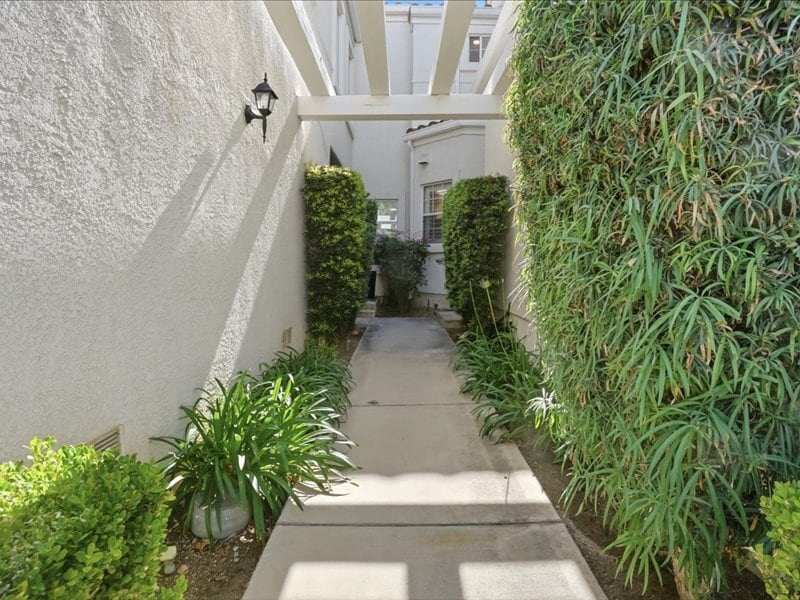 Building Photo - 356 Carrione Ct