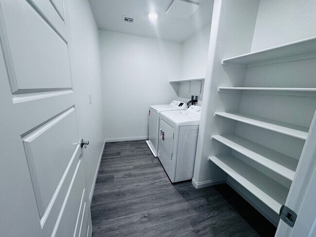 Building Photo - 1083 Saffron Toucan Ln