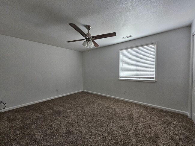 Building Photo - Stylist Updated 3 Bedroom in Dayton