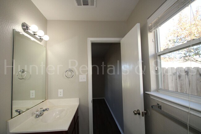 Building Photo - Modern Comfort in Meadows of Trimmier