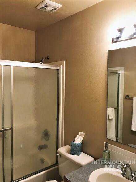 Building Photo - 5008 N Rothmans Ave