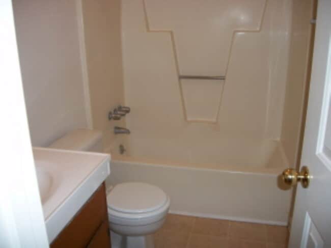 Building Photo - 2 Bedroom, 1 bath apartment Upstairs Unit