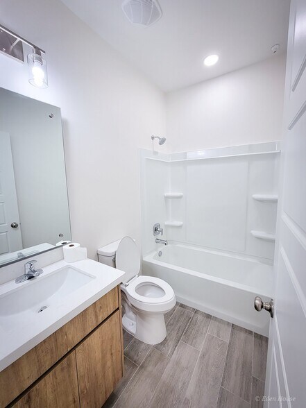 Building Photo - 1404 W Platinum Dr