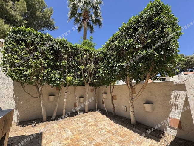 Building Photo - BEAUTIFUL 3 BEDROOM 2.5 BATHROOM HOME IN S...