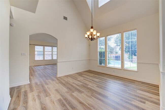 Building Photo - 2915 Monet Dr