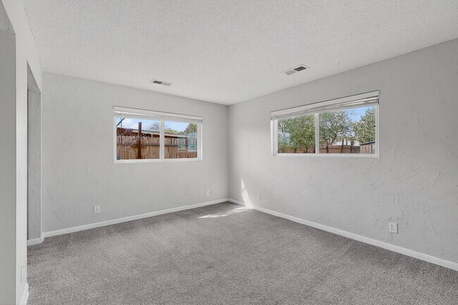 Building Photo - 4113 La Colorada Ct SE