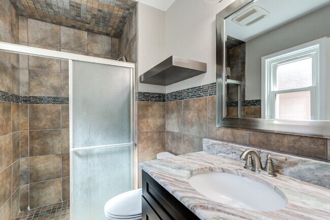 Building Photo - Renovated Three-Bedroom home in Central Lu...
