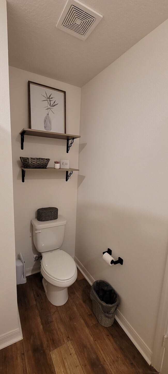 Building Photo - 1609 Deerfield Ave