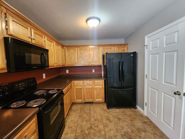 Building Photo - 112 N Cavalcade Cir