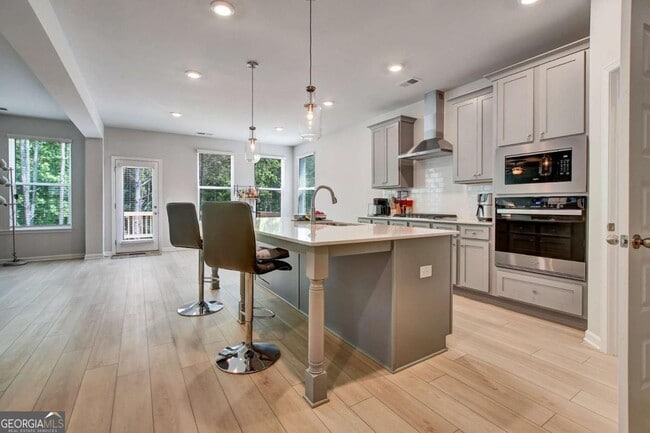 Building Photo - 297 Delta Dr