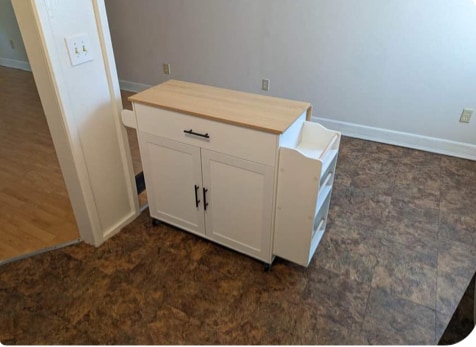 New rolling island w breaks - 2236 Laurelwood Dr