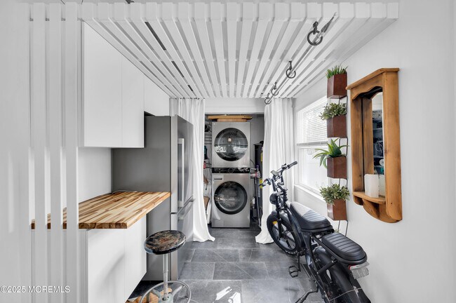 Building Photo - 638 Parkside Ave