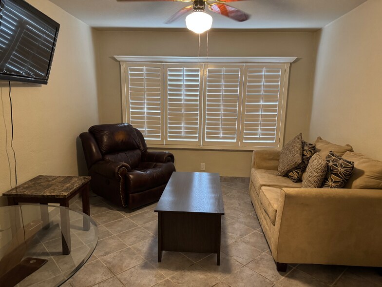 Building Photo - 608 Alicia Dr