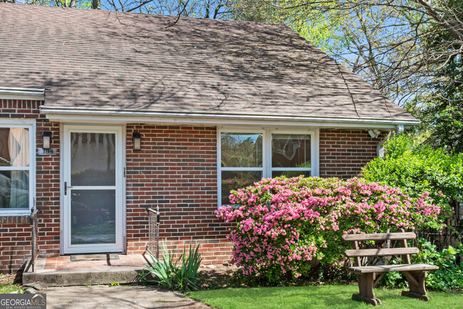 Building Photo - 1194 Spring Valley Ln NE