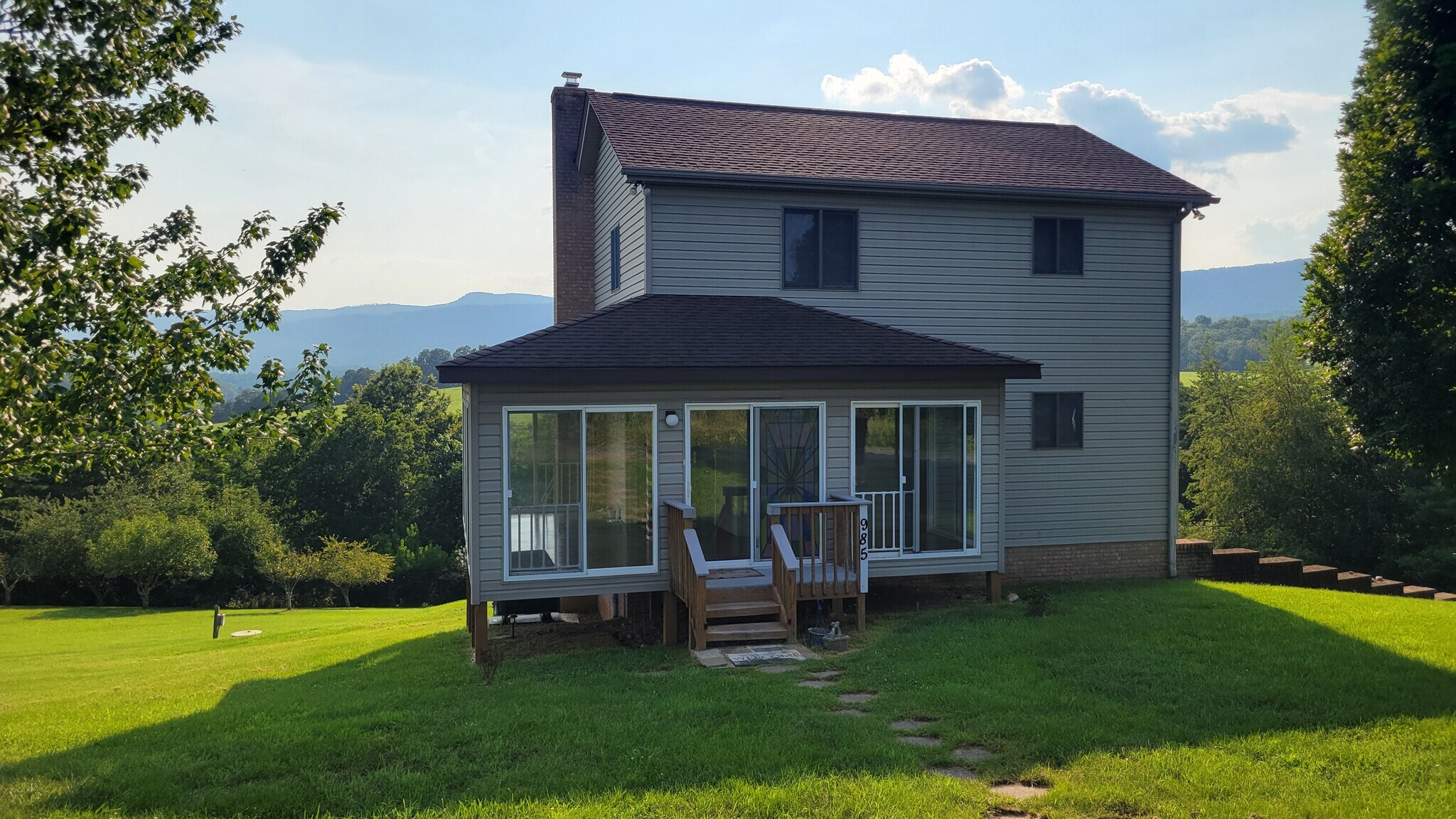 Building Photo - 985 Lazy River East Rd