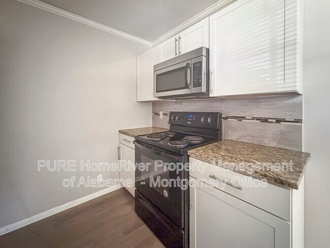 Building Photo - 1701 Longmeadow Dr