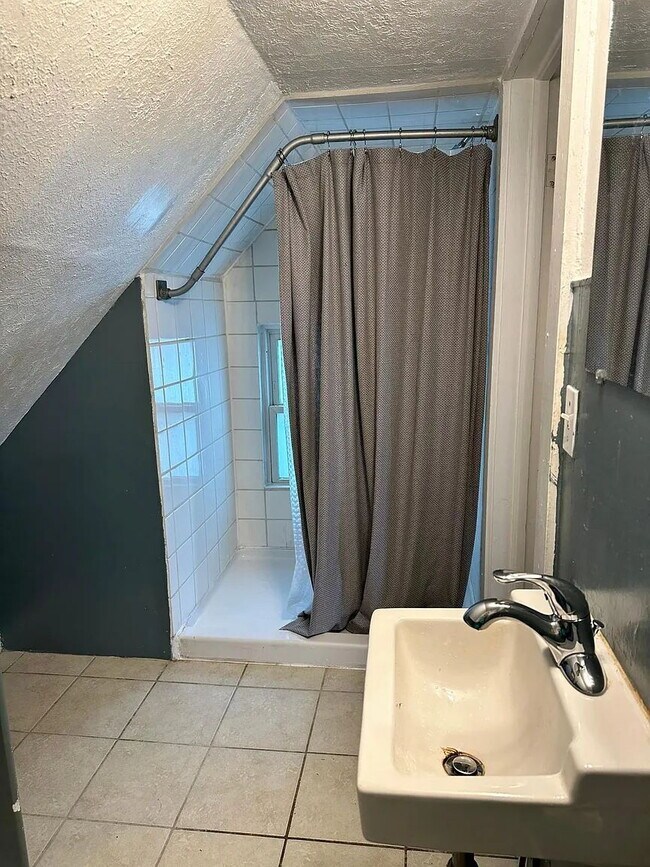 Building Photo - Great Space, Great Value – 2 Bedroom Home ...