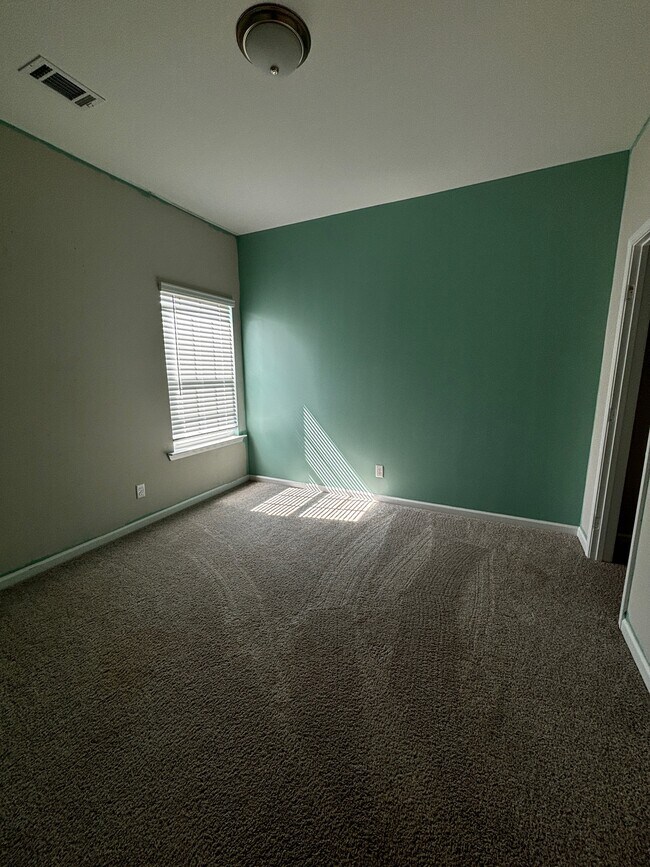 Building Photo - 289 Deerfield Dr NE
