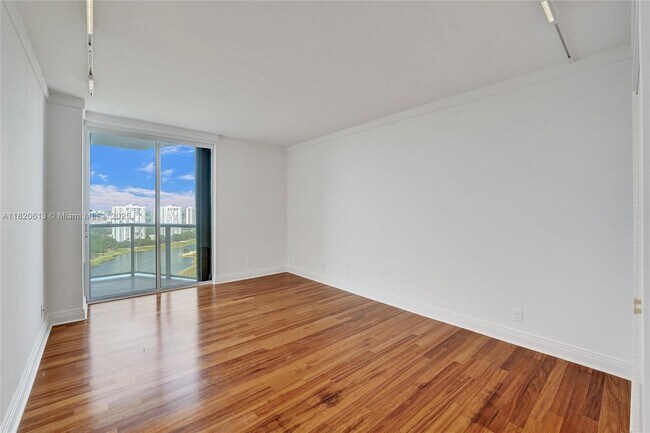 Building Photo - 20281 E Country Club Dr