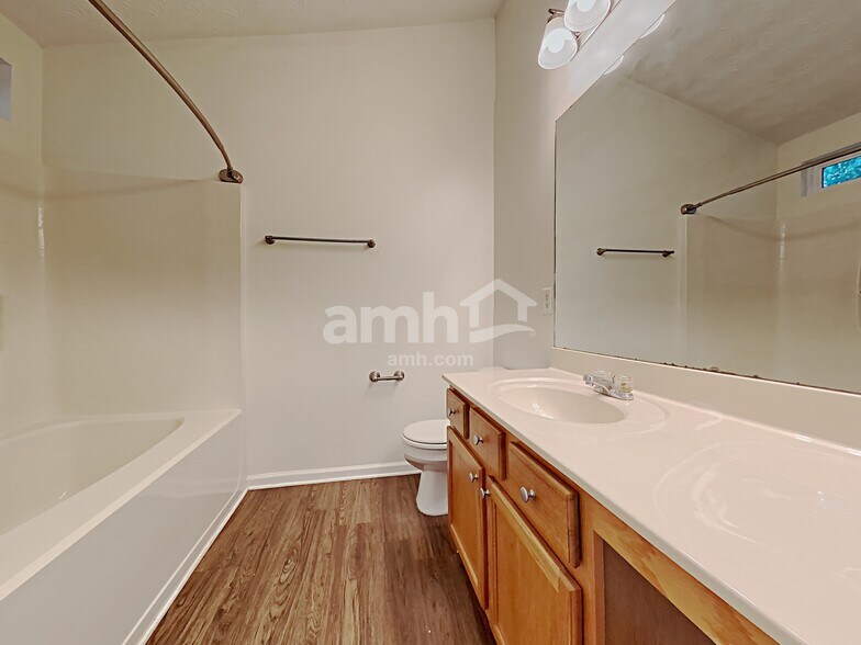 Building Photo - 330 Meadows Ln