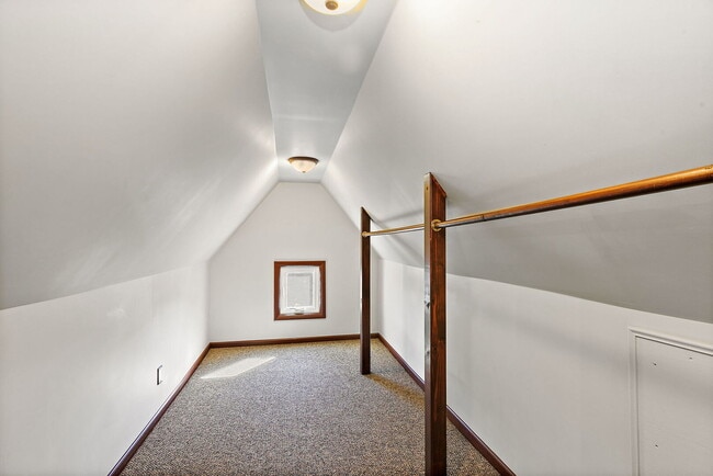 Building Photo - 102 Minnie St