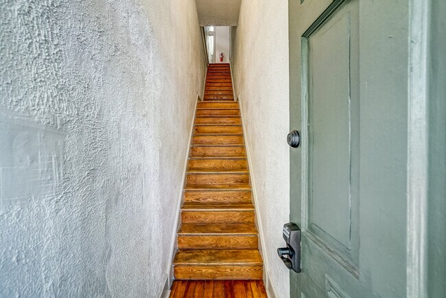 Building Photo - 416 W Broad St